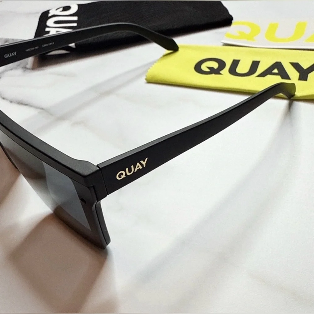 Quay Australia Hindsight Smoke Lens Matte Sunglasses